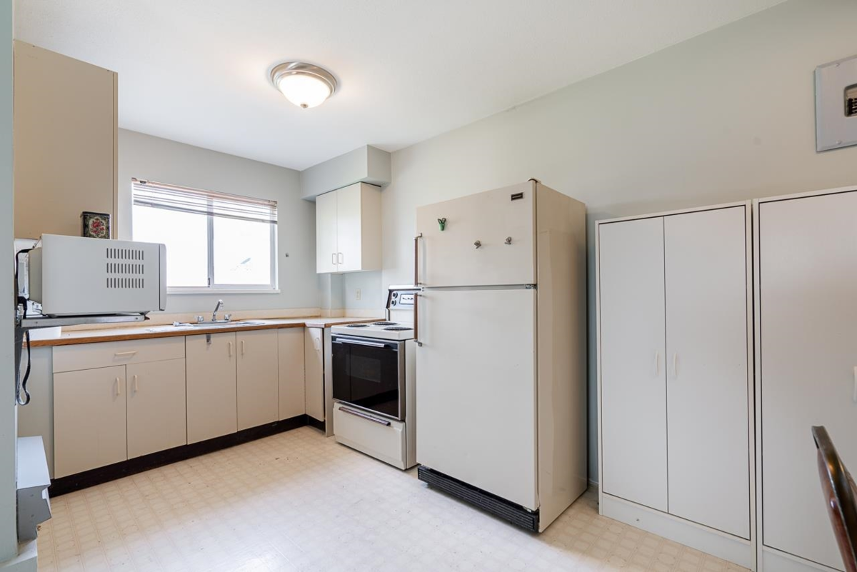 Powder Room Photo of 14317 89a Avenue, Surrey, BC