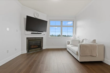 411 15210 Guildford Drive, Surrey, BC