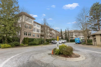411 15210 Guildford Drive, Surrey, BC