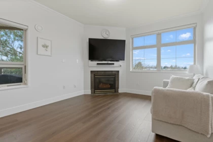 Kitchen Photo of 411 15210 Guildford Drive, Surrey, BC
