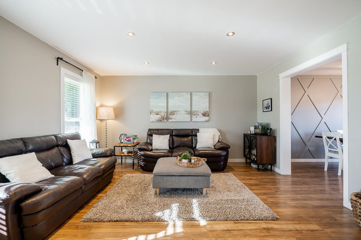 Living Room Photo of 21229 95 Avenue, Langley, BC
