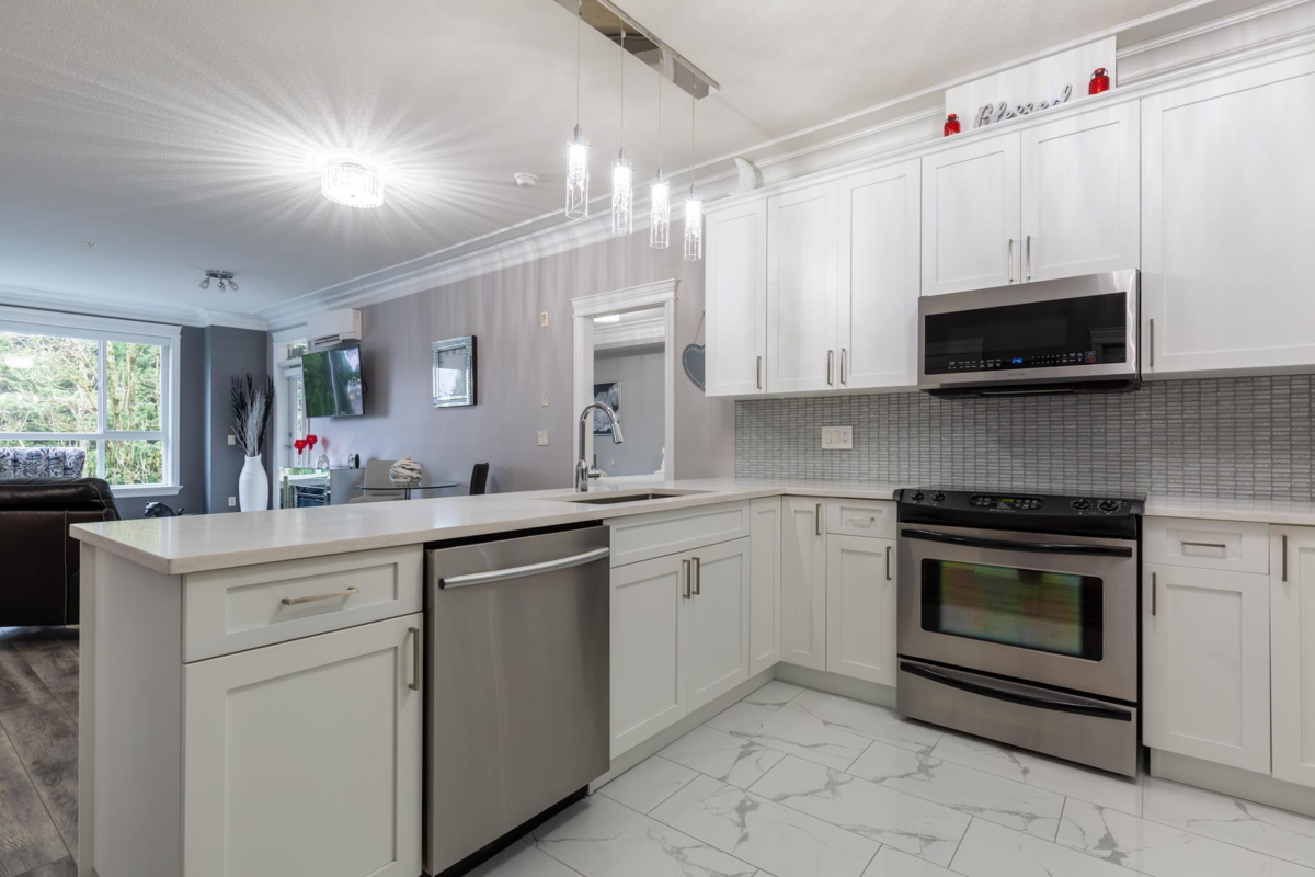 Kitchen Island Photo of 316 32729 Garibaldi Drive, Abbotsford, BC