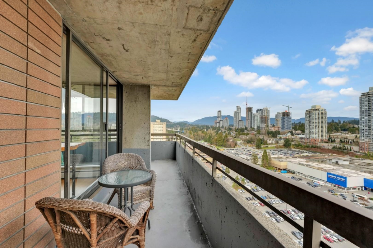 Breakfast Nook Photo of 2206 3755 Bartlett Court, Burnaby, BC