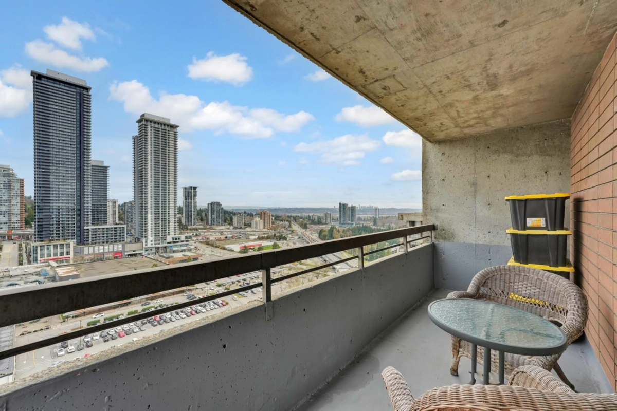 Kitchen Island Photo of 2206 3755 Bartlett Court, Burnaby, BC
