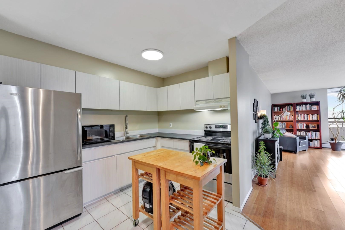 Primary Bathroom Photo of 2206 3755 Bartlett Court, Burnaby, BC