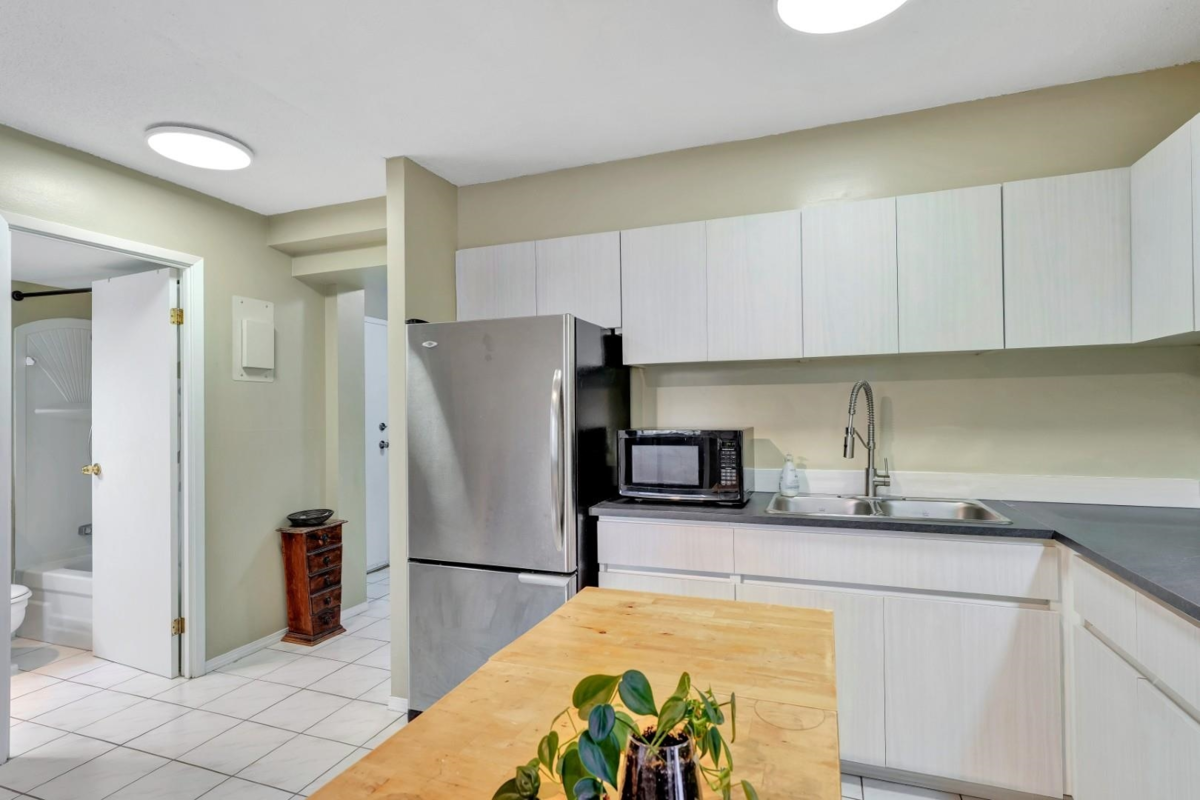 Walk-In Closet Photo of 2206 3755 Bartlett Court, Burnaby, BC