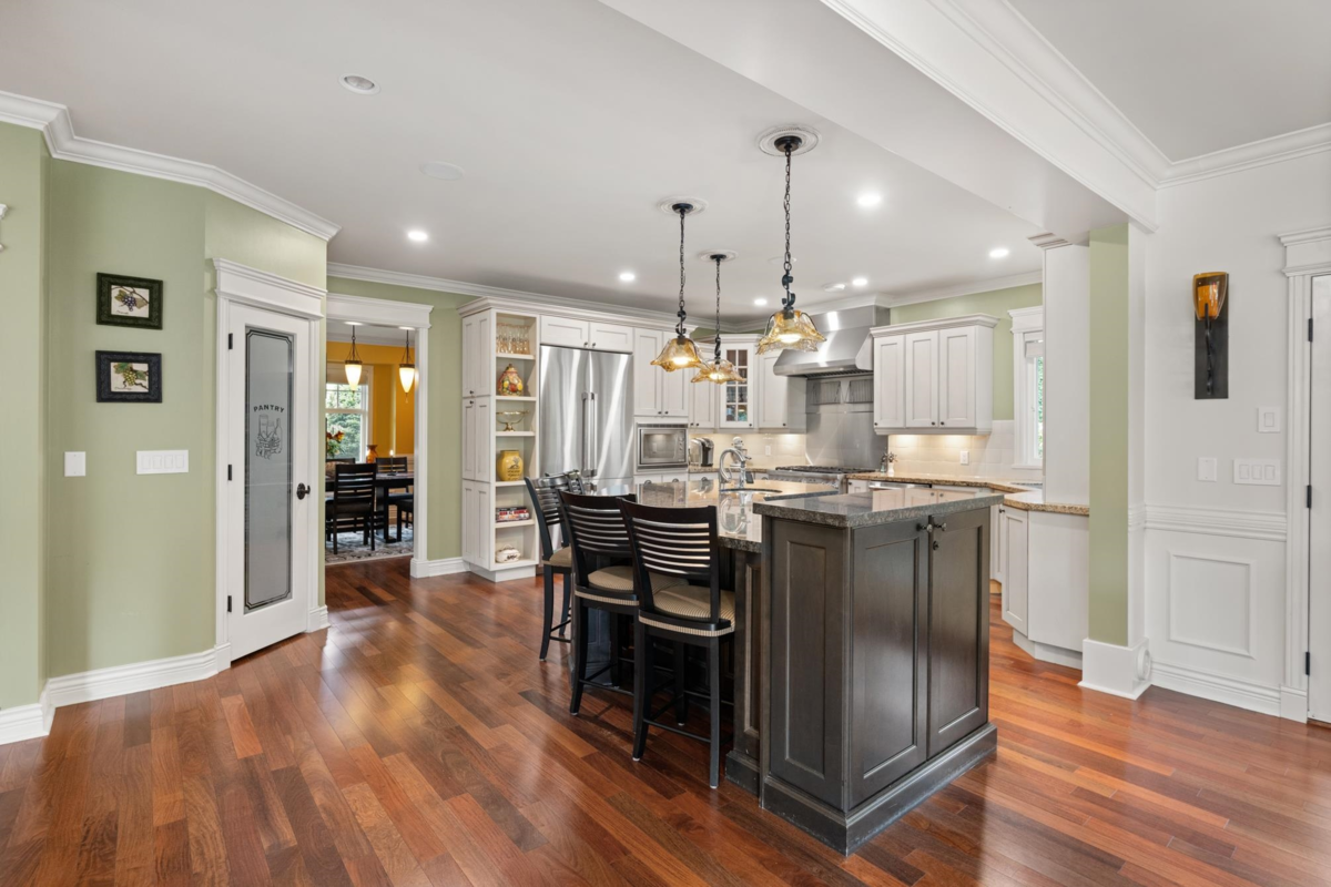 Kitchen Island Photo of 23133 80 Avenue, Langley, BC