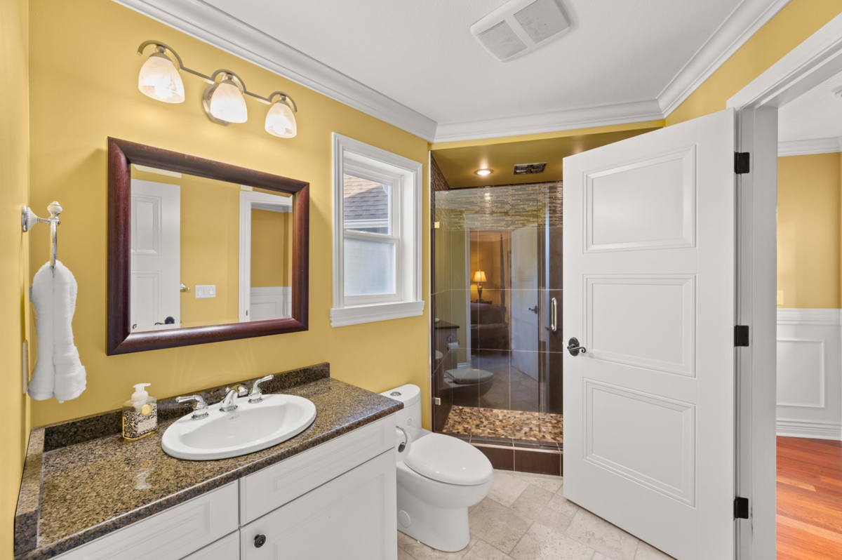 Laundry Room Photo of 23133 80 Avenue, Langley, BC