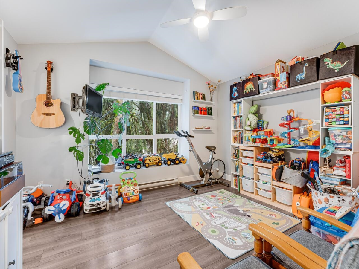 Breakfast Nook Photo of 18 1073 Lynn Valley Road, North Vancouver, BC