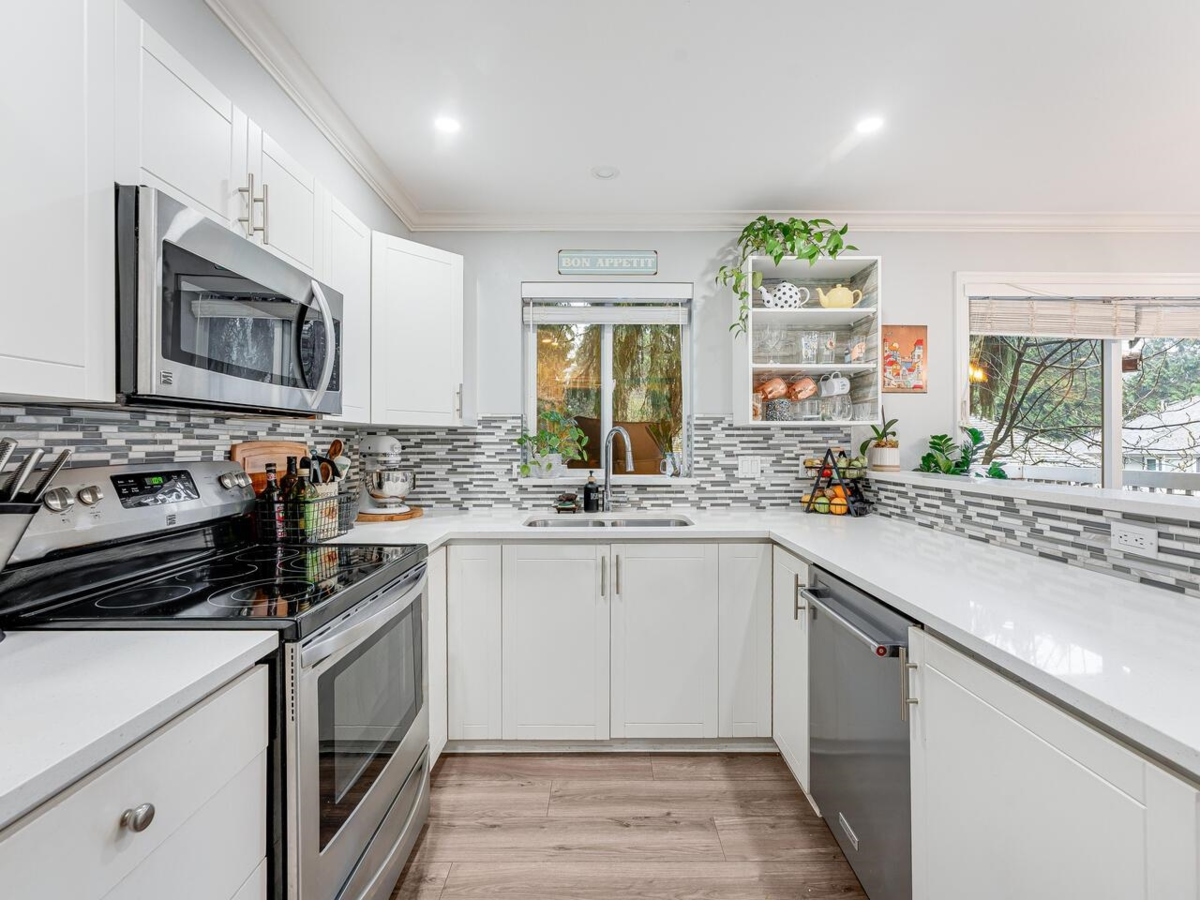 Kitchen Photo of 18 1073 Lynn Valley Road, North Vancouver, BC