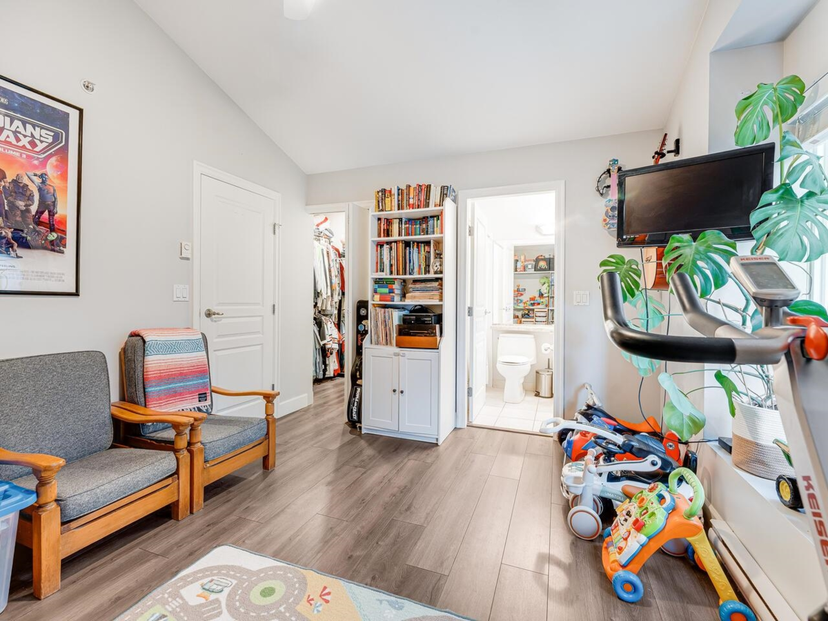 Walk-In Closet Photo of 18 1073 Lynn Valley Road, North Vancouver, BC