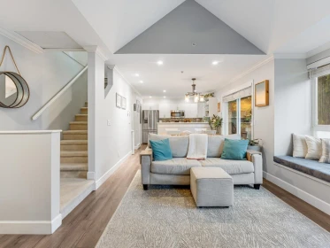 18 1073 Lynn Valley Road, North Vancouver, BC