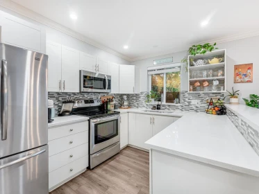 Kitchen Island Photo of 18 1073 Lynn Valley Road, North Vancouver, BC