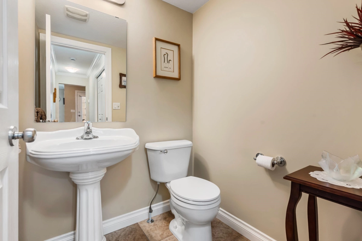 Entry Foyer Photo of 7 46150 Riverside Drive, Chilliwack, BC