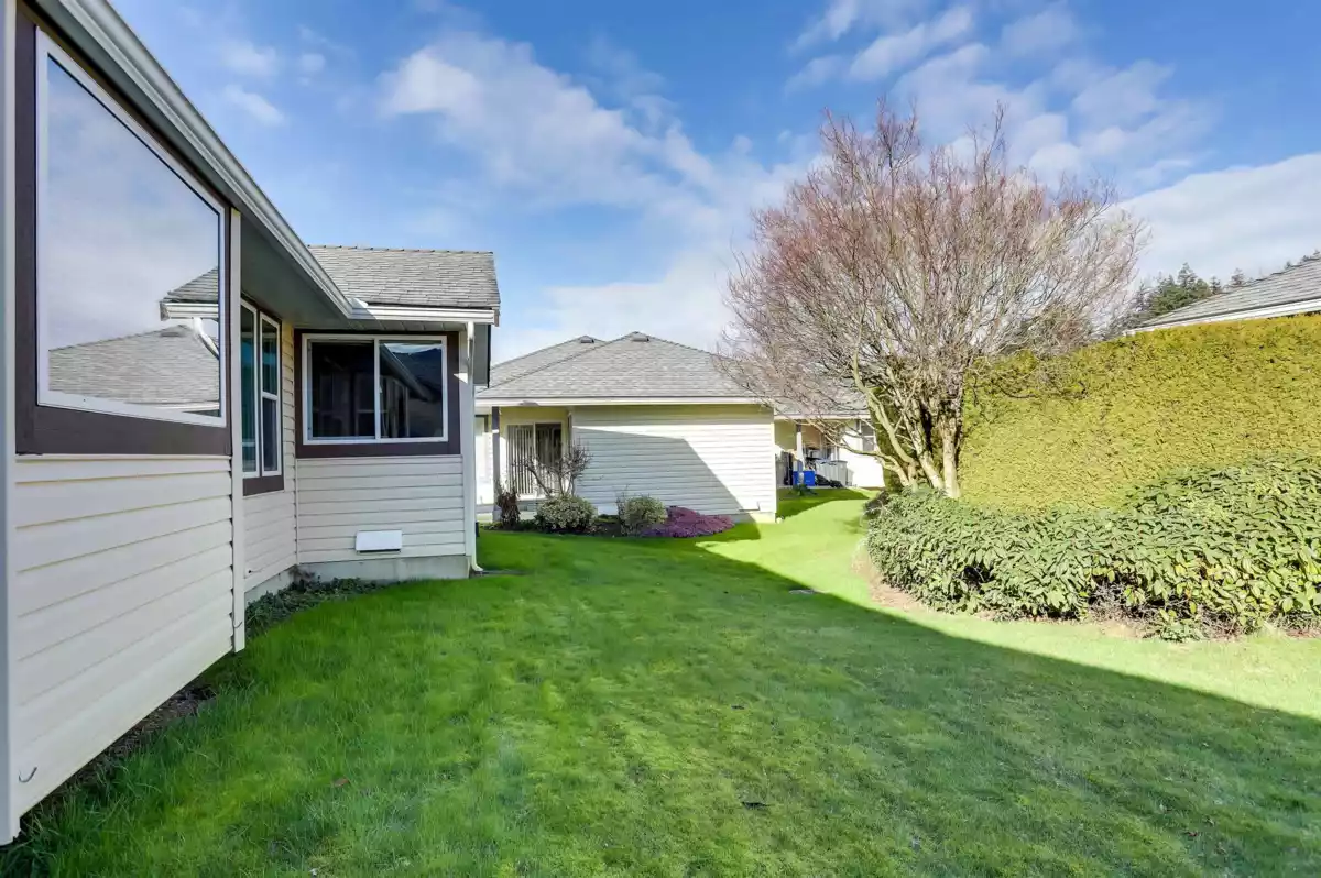 Backyard Photo of 112 14280 19a Avenue, Surrey, BC