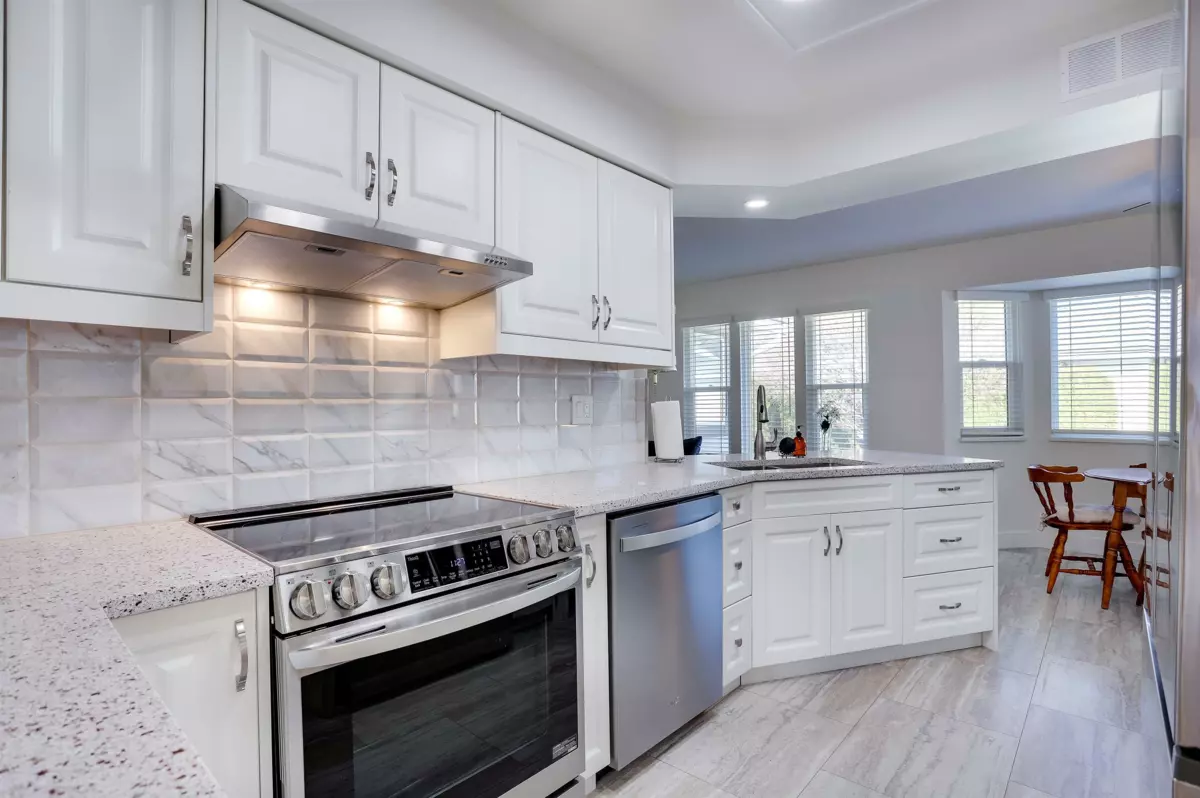 Dining Area Photo of 112 14280 19a Avenue, Surrey, BC