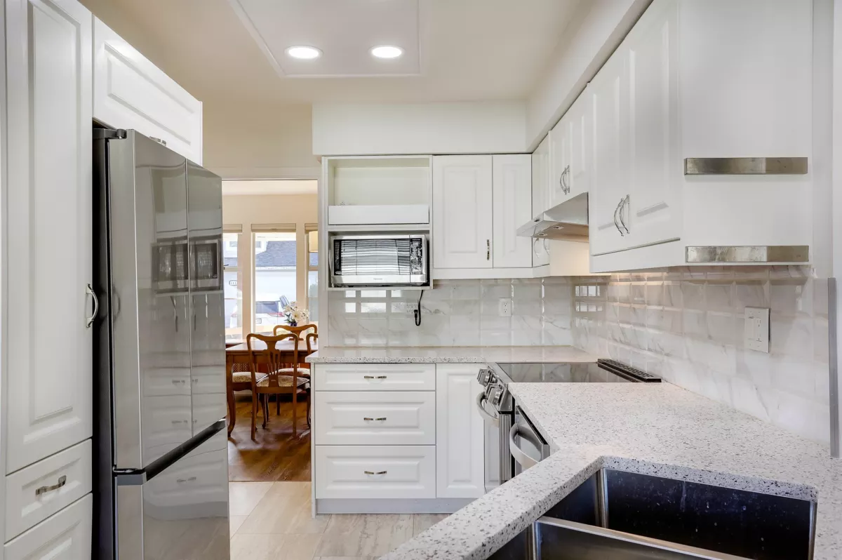 Family Room Photo of 112 14280 19a Avenue, Surrey, BC