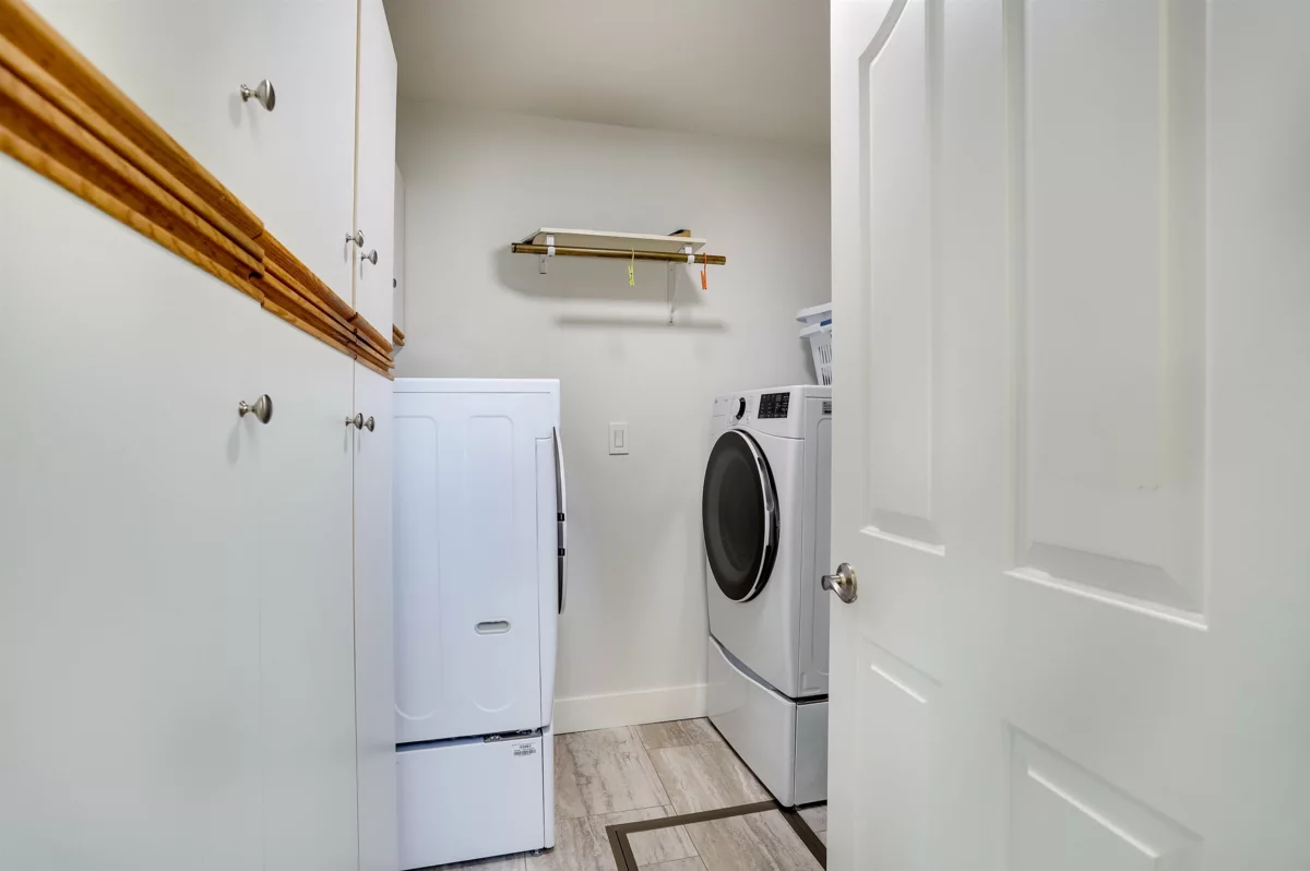 Hallway Photo of 112 14280 19a Avenue, Surrey, BC