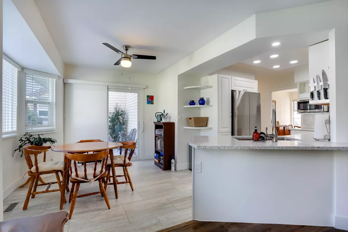 Kitchen Photo of 112 14280 19a Avenue, Surrey, BC