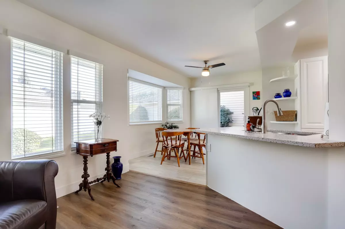 Powder Room Photo of 112 14280 19a Avenue, Surrey, BC