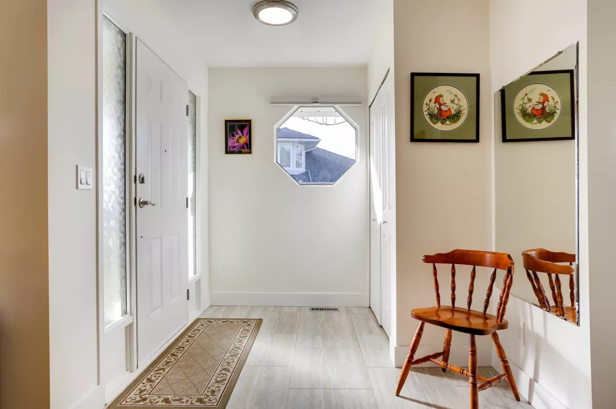 Primary Bathroom Photo of 112 14280 19a Avenue, Surrey, BC