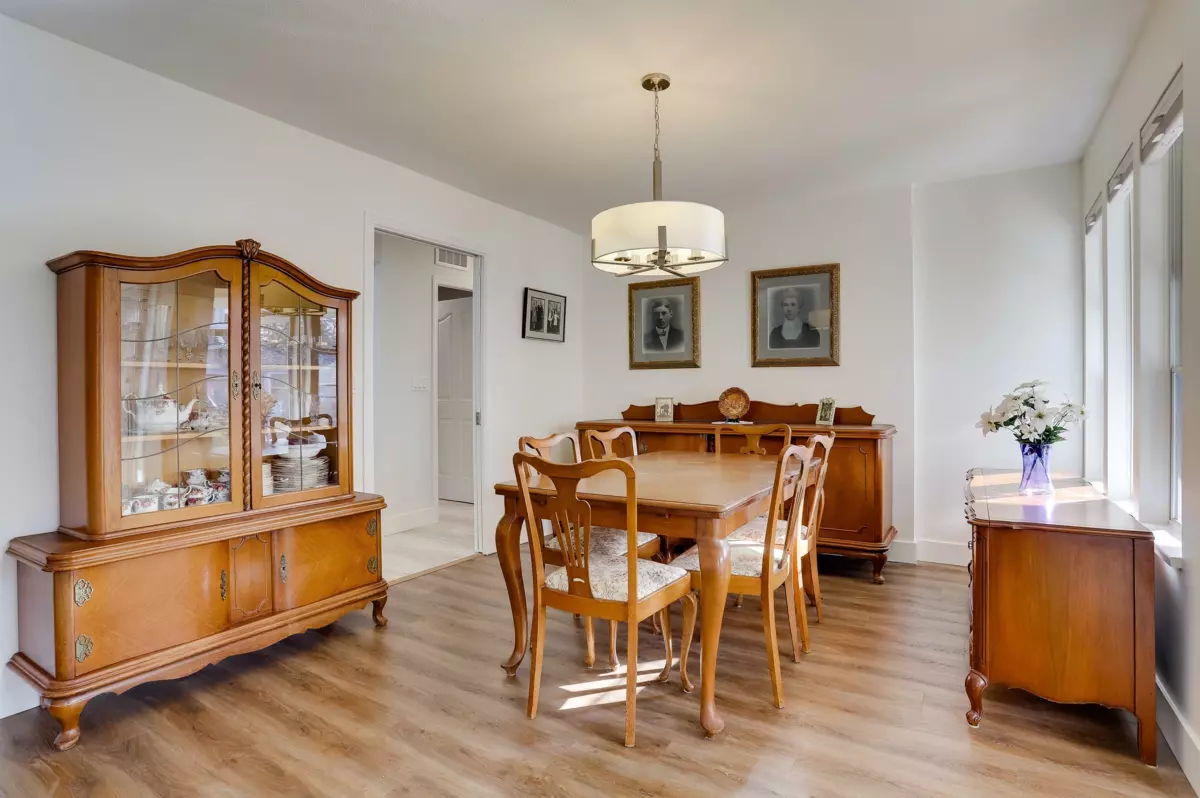 Walk-In Closet Photo of 112 14280 19a Avenue, Surrey, BC