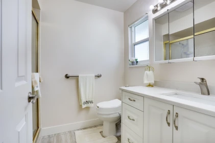 Laundry Room Photo of 112 14280 19a Avenue, Surrey, BC