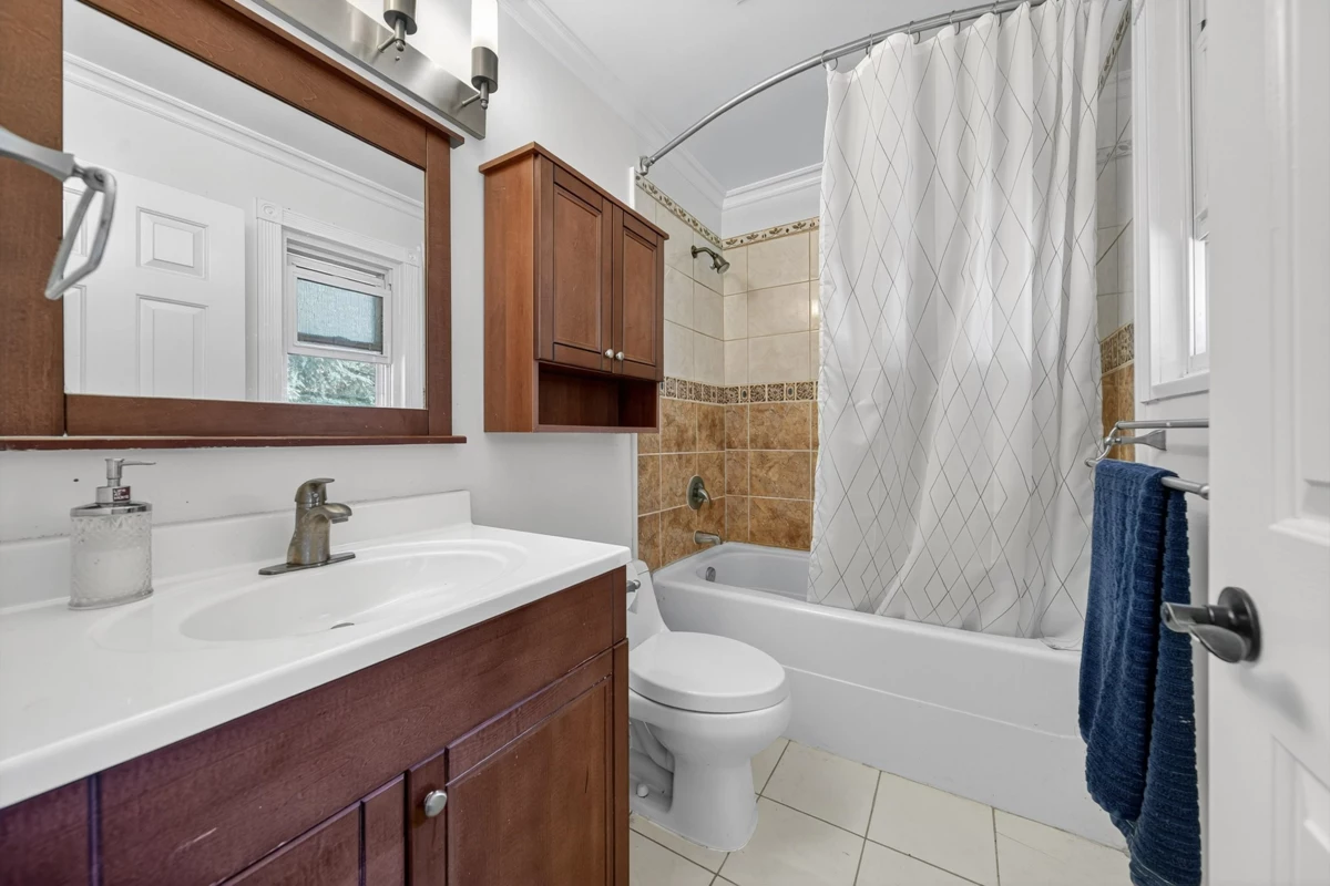 Guest Bathroom Photo of 8607 Byron Road, Delta, BC
