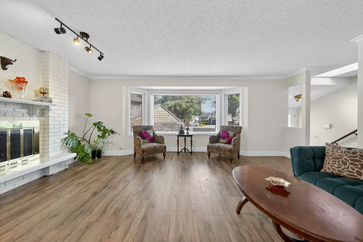 Kitchen Island Photo of 8607 Byron Road, Delta, BC