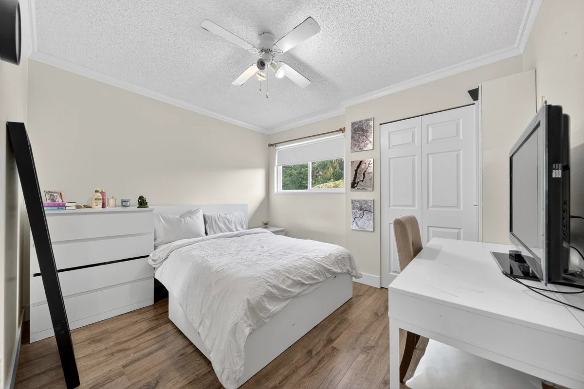 Powder Room Photo of 8607 Byron Road, Delta, BC