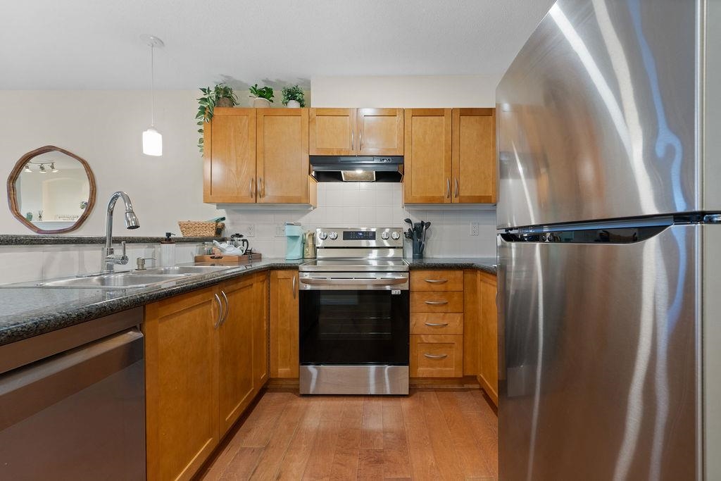 Dining Area Photo of 308 333 E 1st Street, North Vancouver, BC