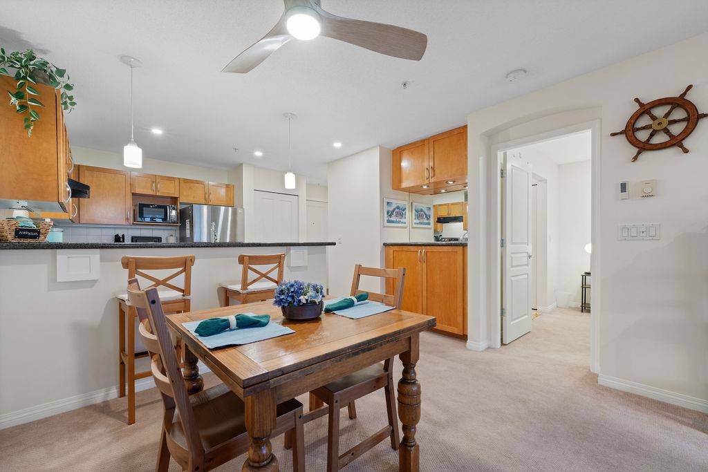 Entry Foyer Photo of 308 333 E 1st Street, North Vancouver, BC