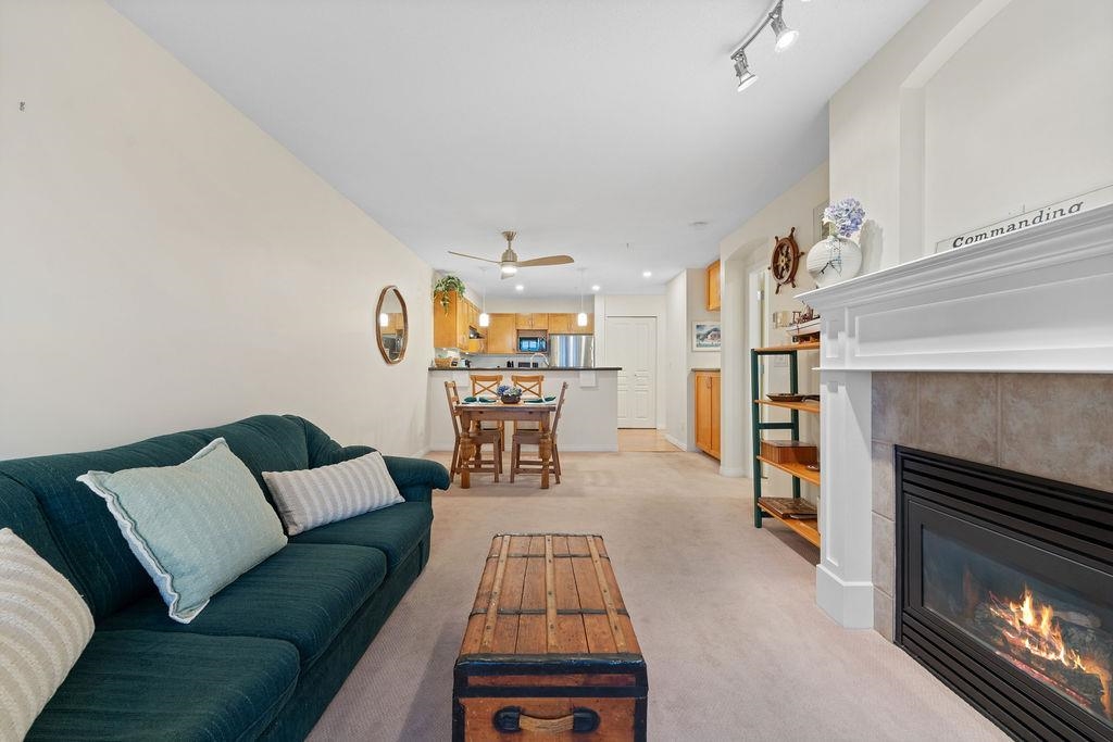 Front Yard Photo of 308 333 E 1st Street, North Vancouver, BC