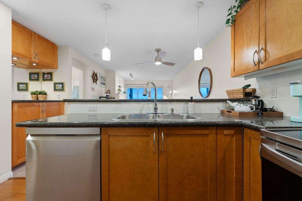 Kitchen Island Photo of 308 333 E 1st Street, North Vancouver, BC