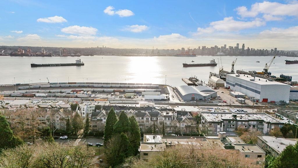 Neighborhood Park Photo Near 308 333 E 1st Street, North Vancouver, BC