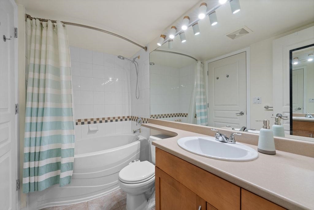 Powder Room Photo of 308 333 E 1st Street, North Vancouver, BC