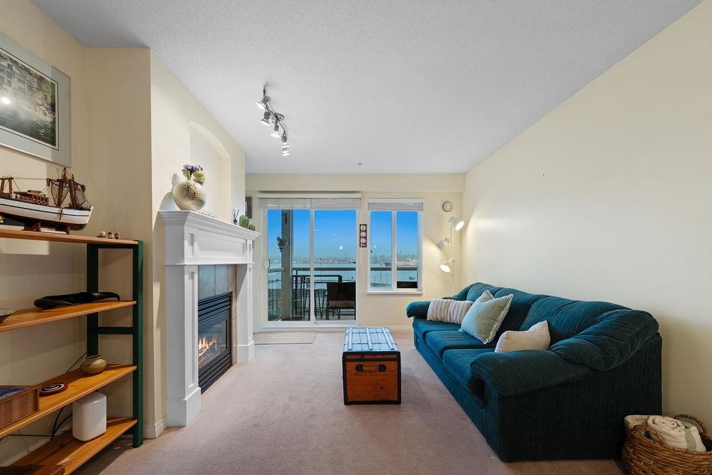 Primary Bathroom Photo of 308 333 E 1st Street, North Vancouver, BC