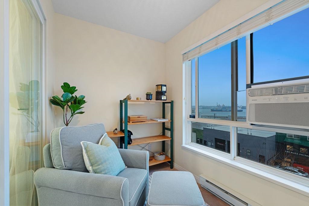 Walk-In Closet Photo of 308 333 E 1st Street, North Vancouver, BC