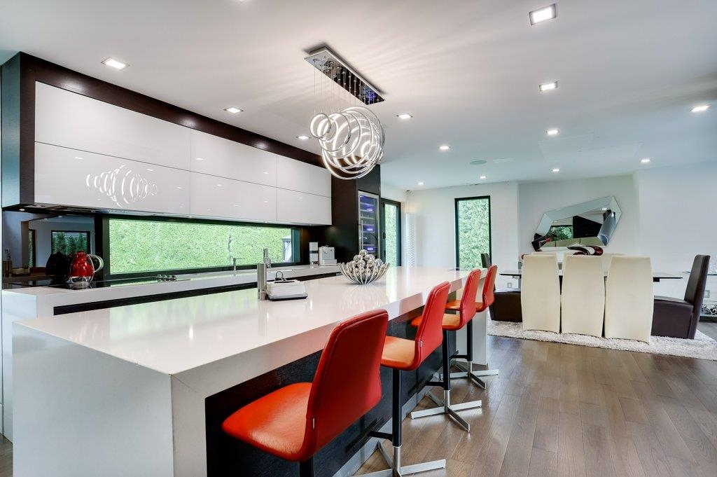 Breakfast Nook Photo of 4577 Capilano Road, North Vancouver, BC