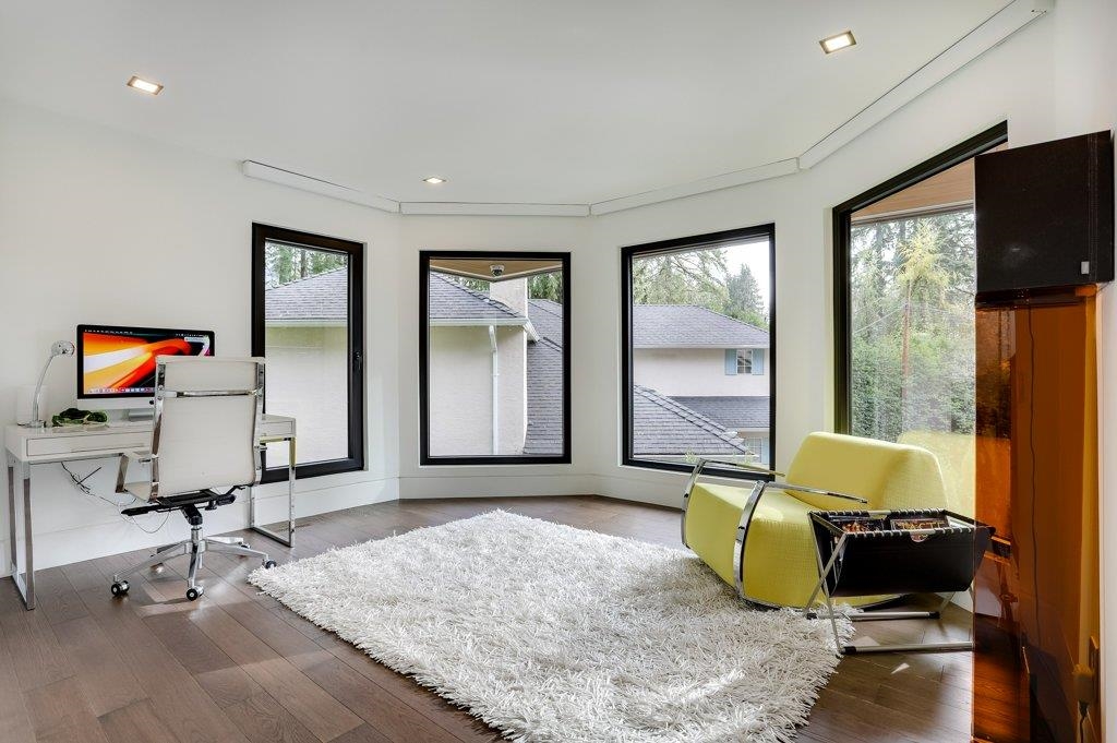 Entry Foyer Photo of 4577 Capilano Road, North Vancouver, BC