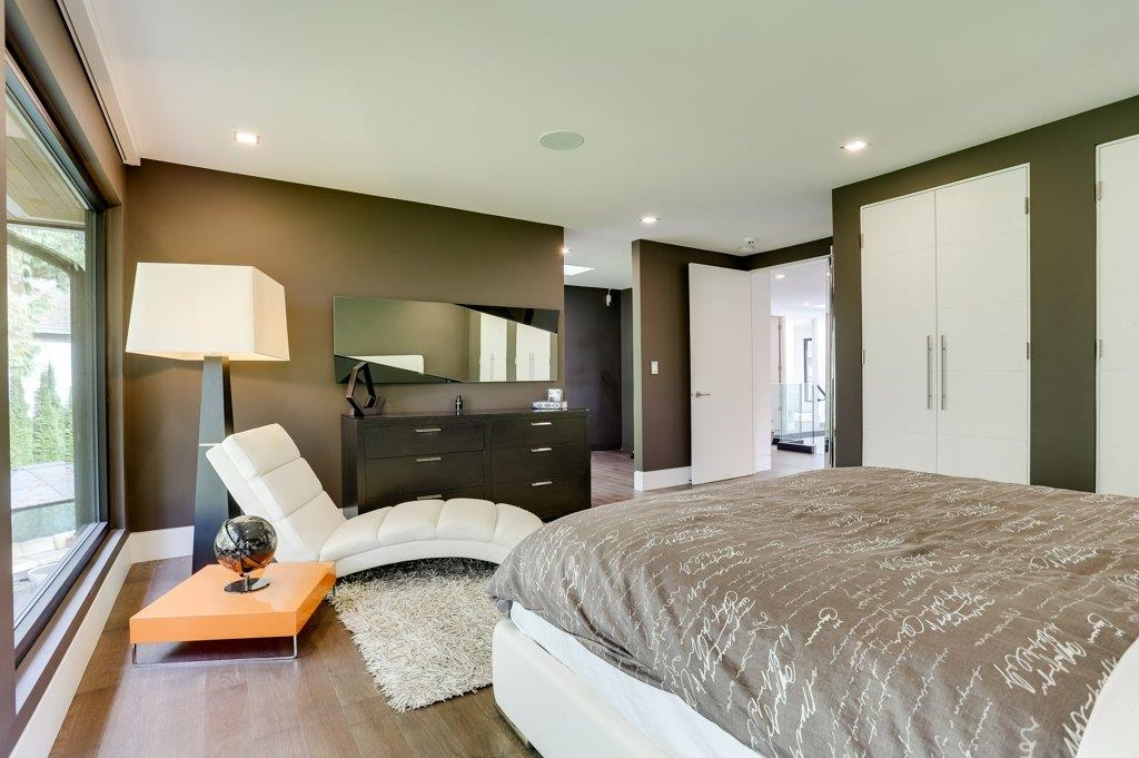 Powder Room Photo of 4577 Capilano Road, North Vancouver, BC