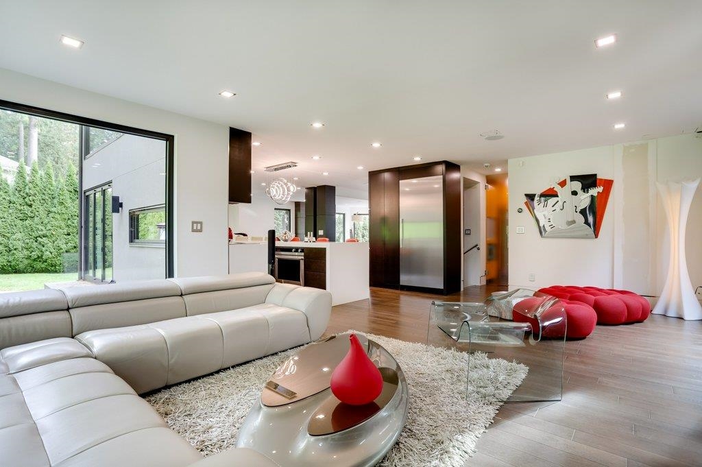 Walk-In Closet Photo of 4577 Capilano Road, North Vancouver, BC