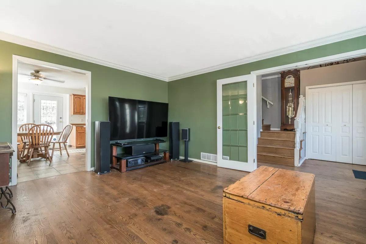Kitchen Island Photo of 7821 Tavernier Terrace, Mission, BC