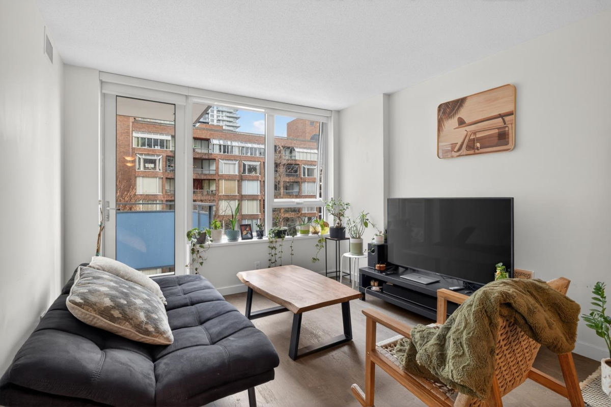 Breakfast Nook Photo of 606 1009 Harwood Street, Vancouver, BC