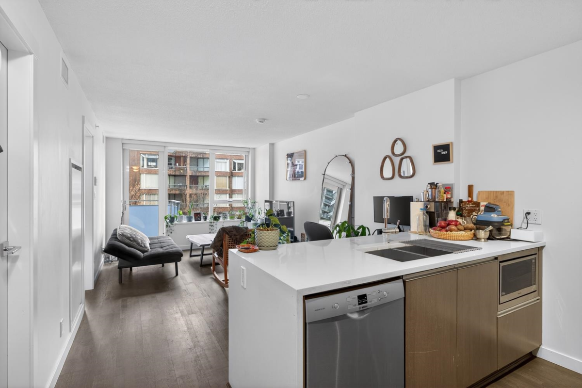 Dining Area Photo of 606 1009 Harwood Street, Vancouver, BC