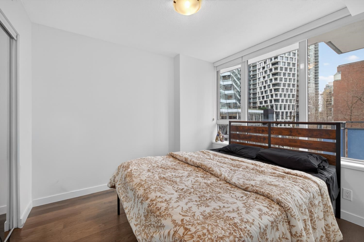 Guest Bathroom Photo of 606 1009 Harwood Street, Vancouver, BC