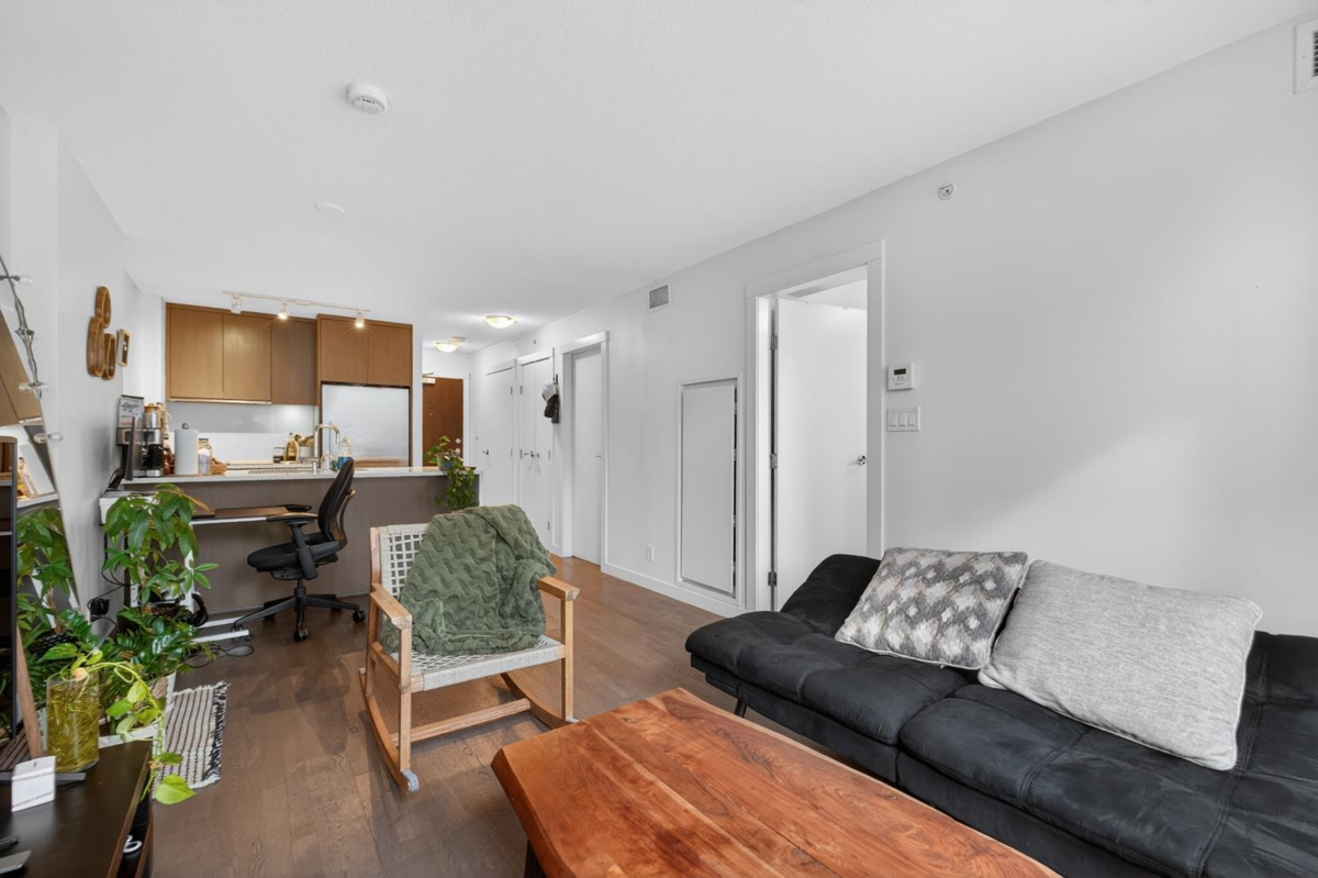 Kitchen Island Photo of 606 1009 Harwood Street, Vancouver, BC