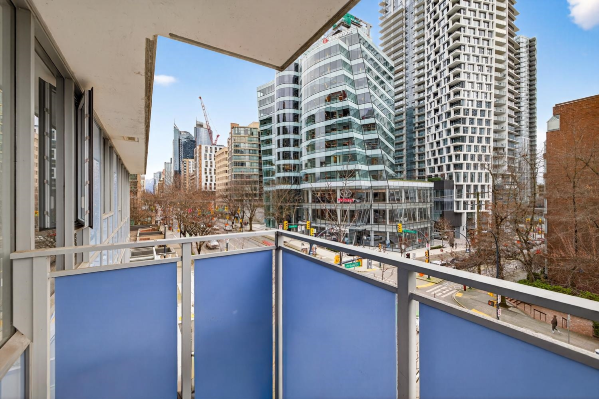 Primary Bathroom Photo of 606 1009 Harwood Street, Vancouver, BC