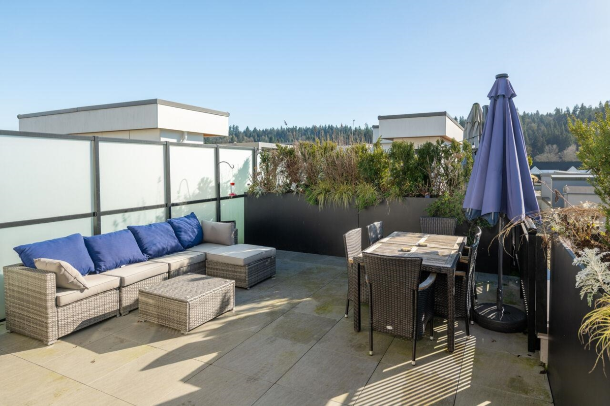 Family Room Photo of 607 55 Klahanie Drive, Port Moody, BC