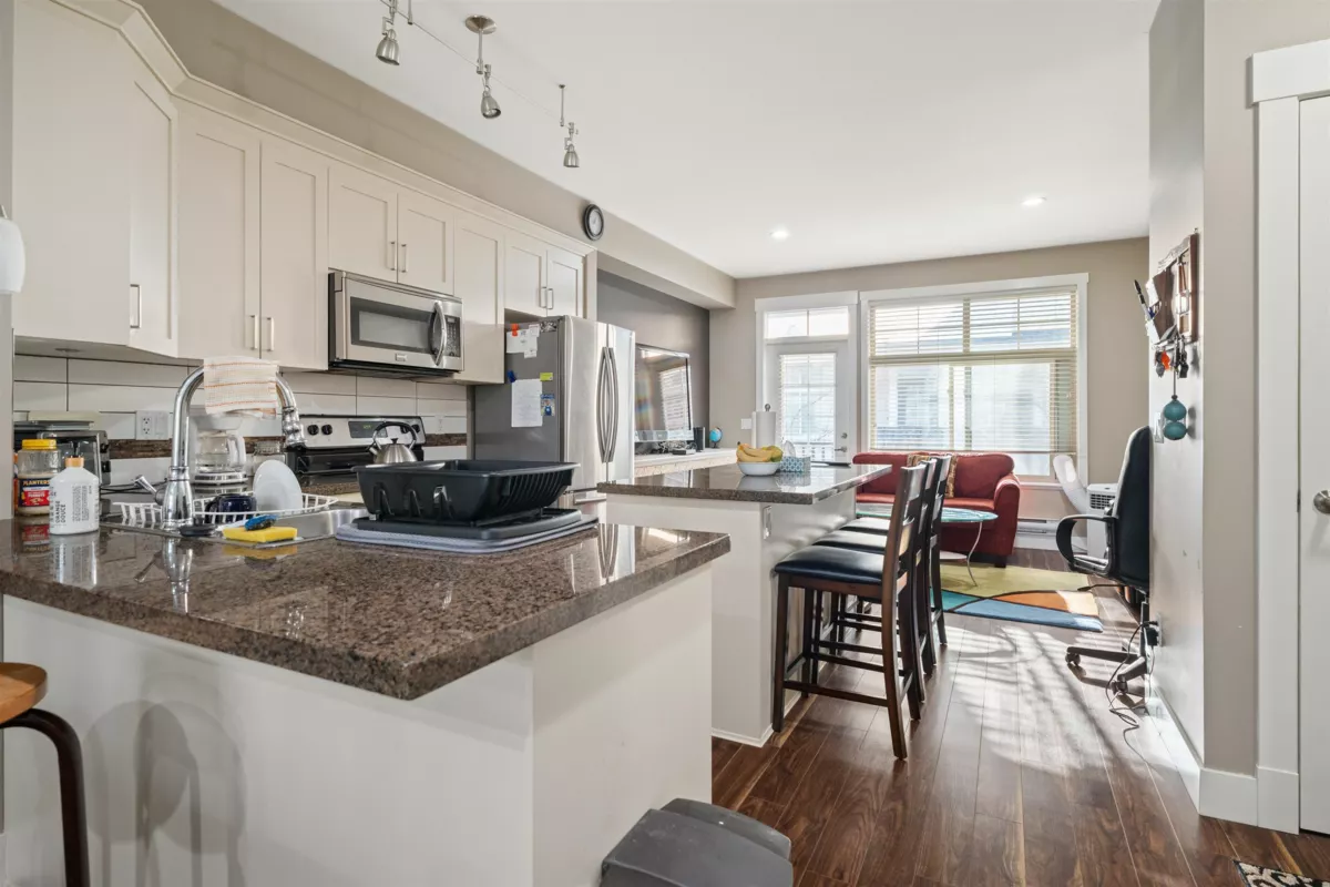 Kitchen Photo of 30 19525 73 Avenue, Surrey, BC